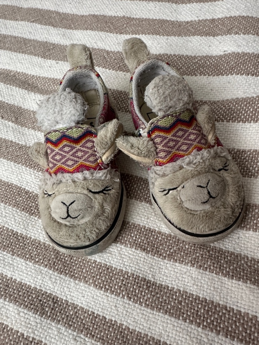 Vans Kids Plush Llama Slip-On Shoes in Beige with Multicolor Accent